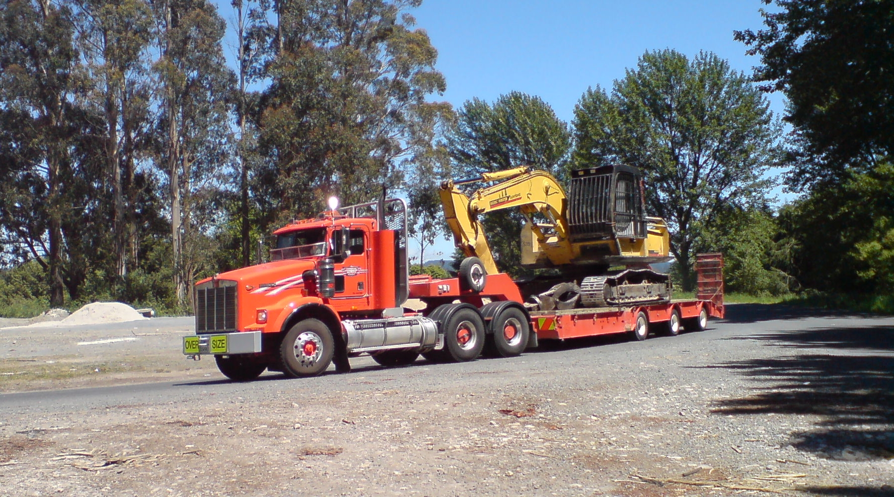 Excavator transported near Tokoroa